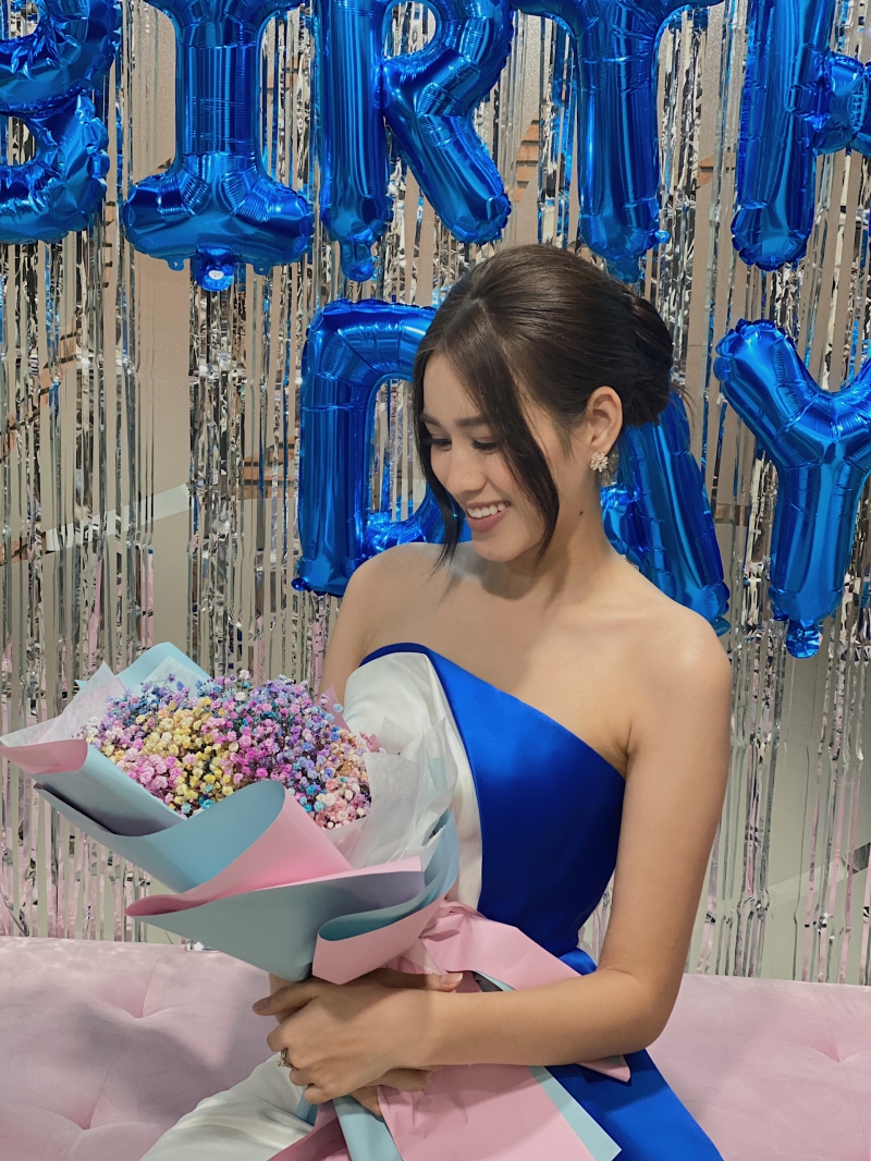 Hoa hậu Tiểu Vy “lột” trang sức hàng hiệu tặng sinh nhật Đỗ Hà  - Ảnh 3